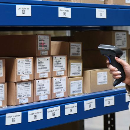 Shipping thermal eco labels, white, permanent, liner-perforation 105mm x 148 mm, 1 inch (25.4 mm) core diameter, 250 labels